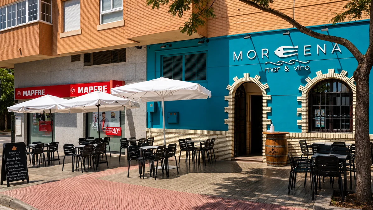 Fachada de Cu-BAR Morena en Almería, recomendación local para comer con sabor cubano