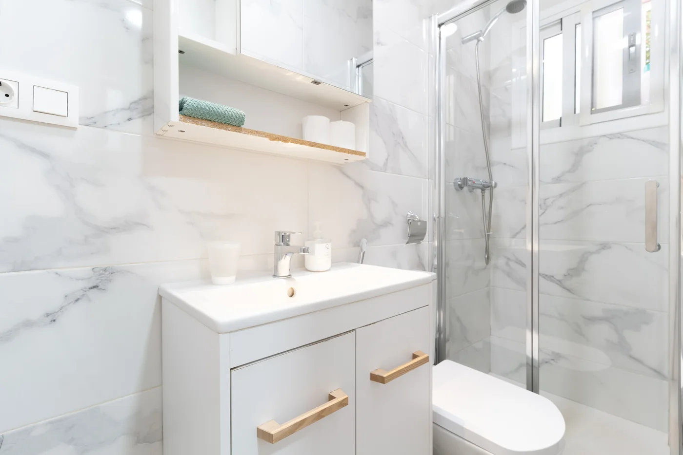 Baño renovado de El Rinconcito Cubano en la Playa