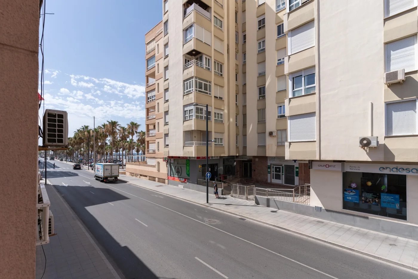 Entorno exterior de la zona de Playa del Zapillo en Almería