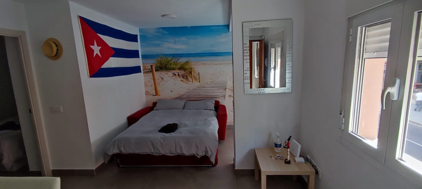 Sofá cama abierto del apartamento El Rinconcito Cubano en la Playa